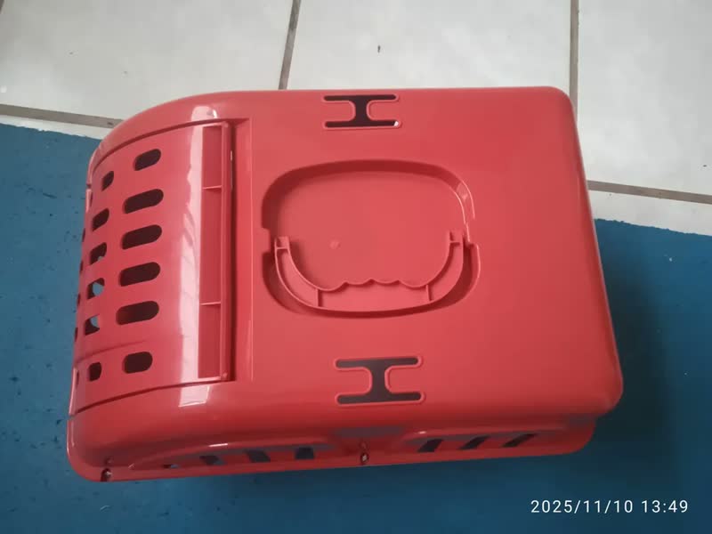 foto de Caixa De Transporte Para Cães E Gatos Color Four Plastic Cor Vermelho