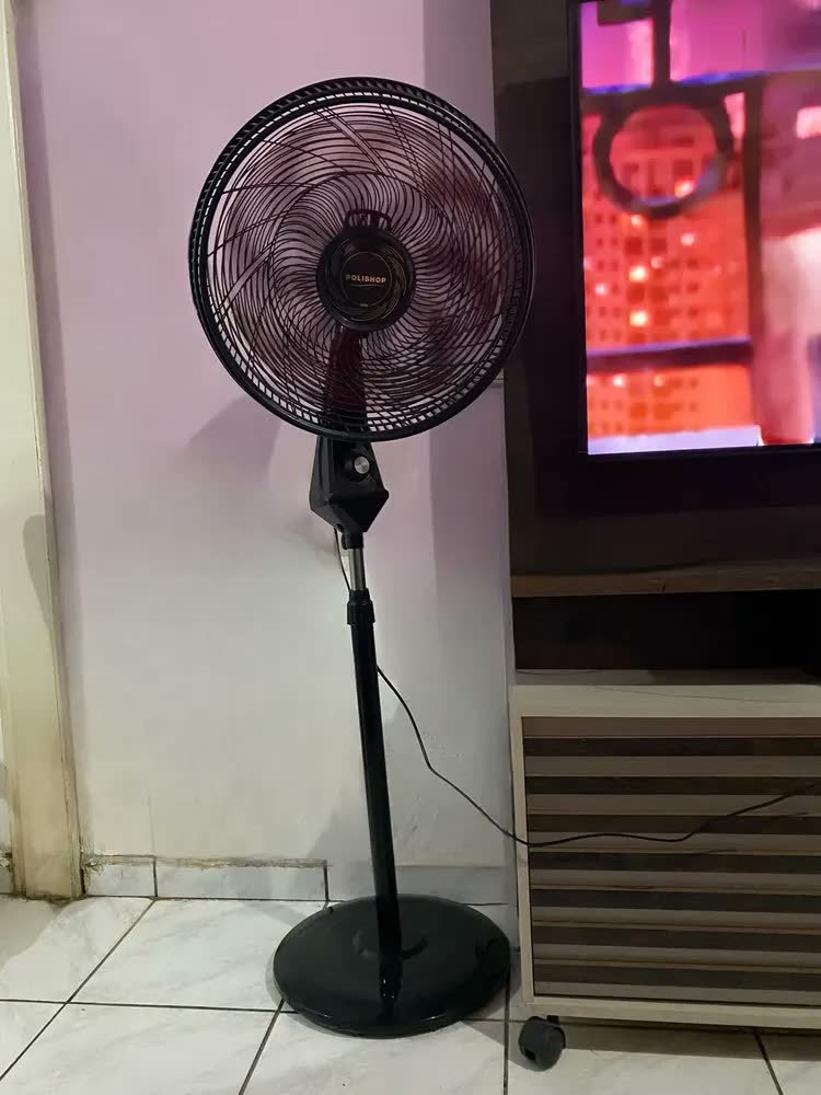 foto de Ventilador De Coluna Polishop 180w 8 Pás 3 Velocidades 40cm Silencioso - 110v