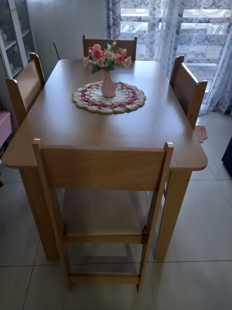 foto de Conjunto de Jantar Sonetto Móveis Mesa Retangular 4 Cadeiras Modernas Branco/Mel