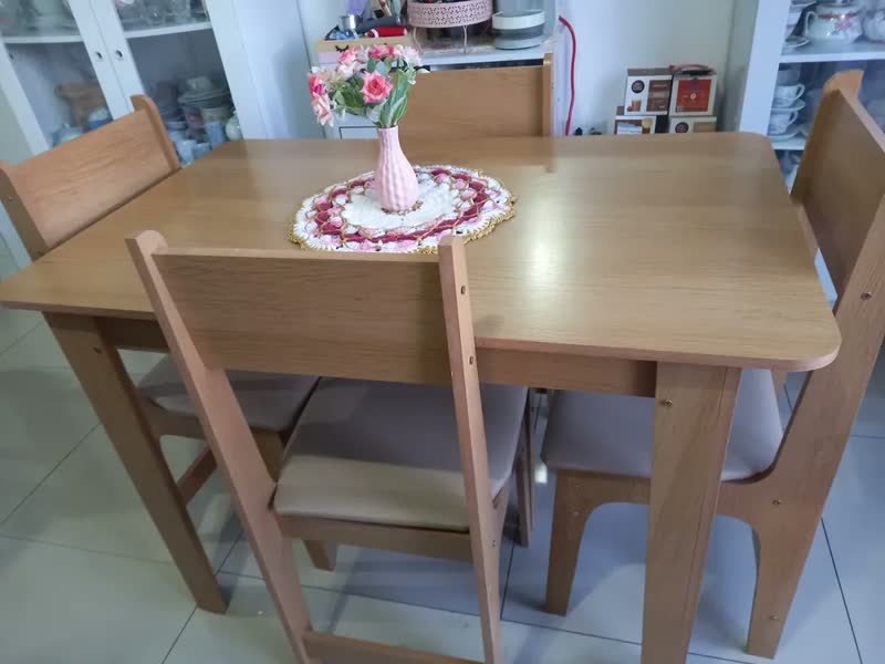 foto de Conjunto de Jantar Sonetto Móveis Mesa Retangular 4 Cadeiras Modernas Branco/Mel