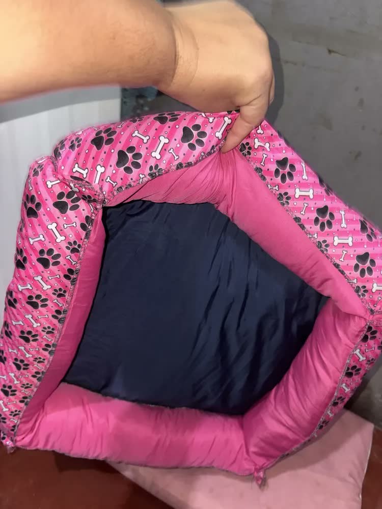 foto de Cama Pet Impermeável Rosa/azul Pequena 45x45cm Cães E Gatos
