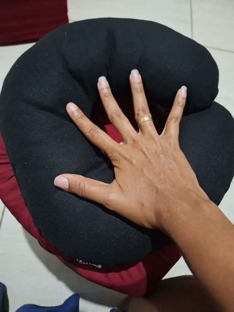 foto de Travesseiro Pescoço Almofada Viagem Descanço Encosto Macio