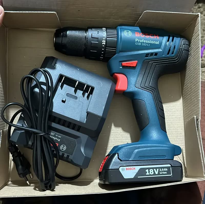 foto de Furadeira Parafusadeira De Impacto 18v Bateria Bosch Gsb 183li + Jogo De Brocas Bits Profissional 103 Peças