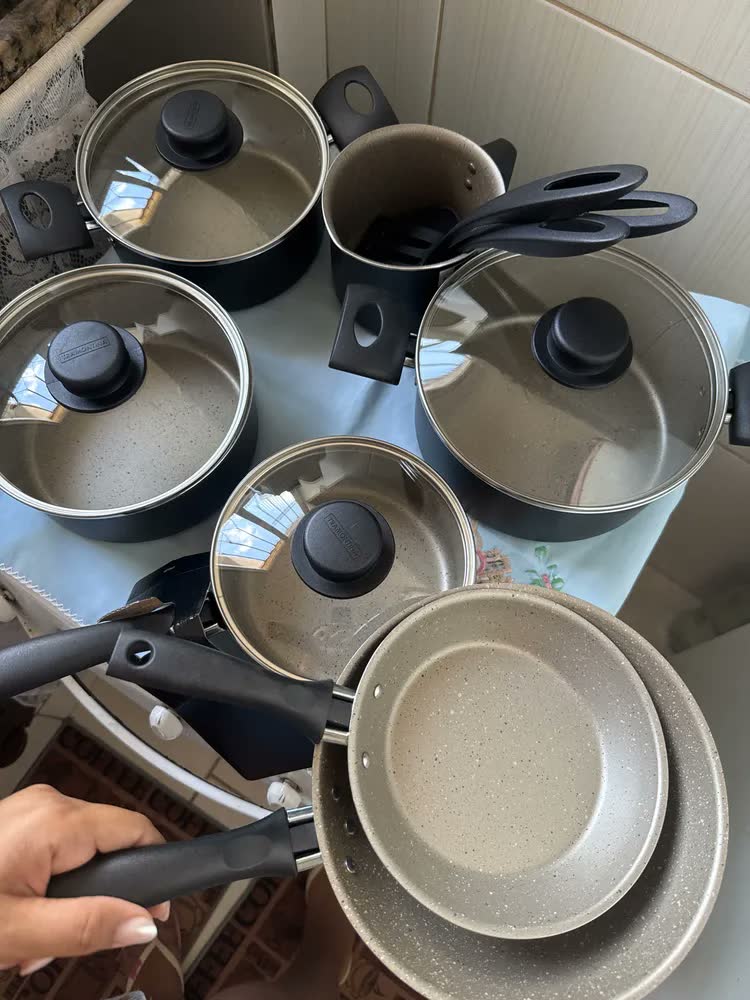 foto de Jogo de Panelas Tramontina Turim em Alumínio com Revestimento Interno e Externo em Antiaderente Starflon Max Preto 10 Peças