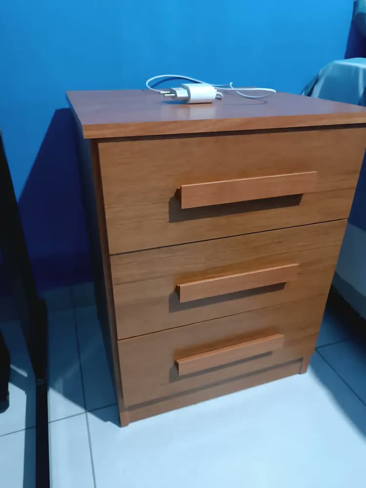 foto de Mesinha Cabeceira Cama 3 Gavetas Mesa Lateral Quarto Resiste