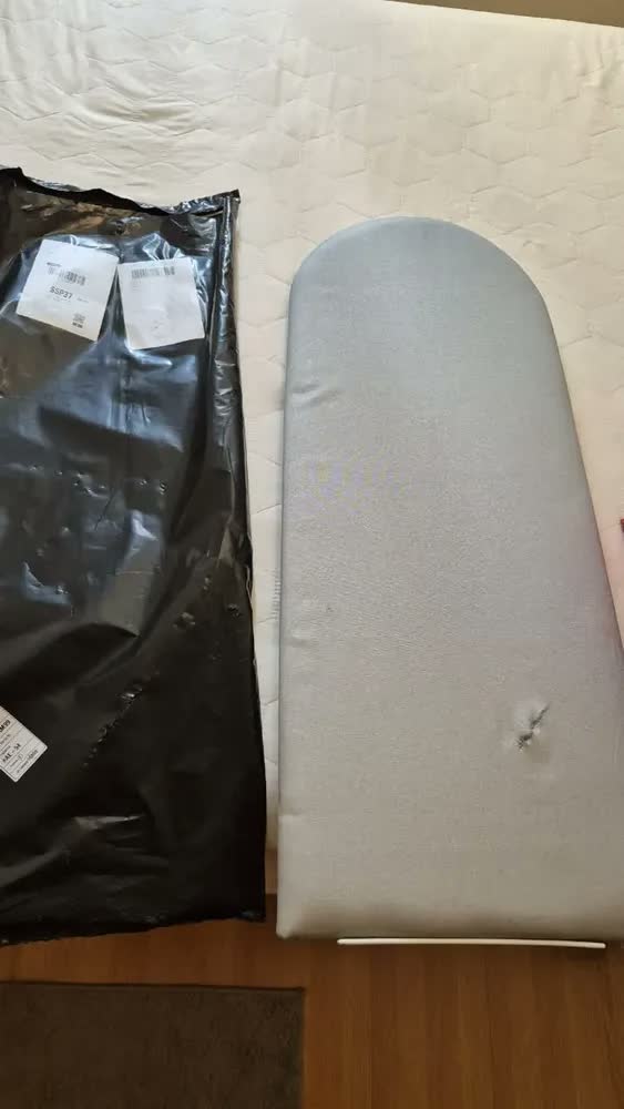 foto de Tabua Mesa Passar Roupa Portátil Dobrável Cama Porta Ferro