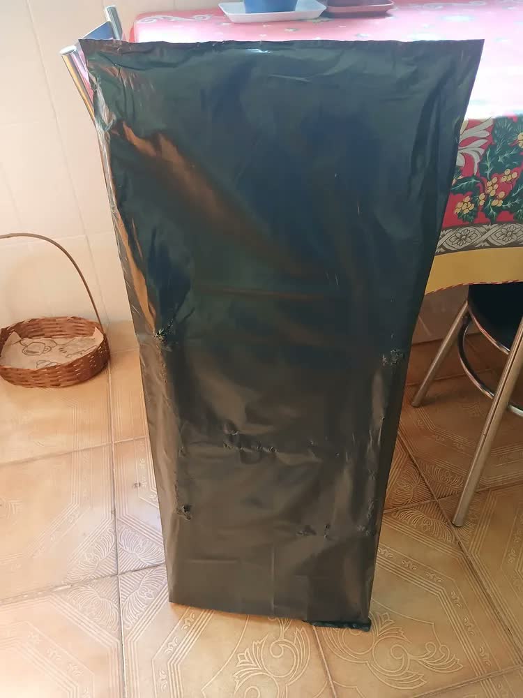 foto de Tabua Mesa Passar Roupa Portátil Dobrável Cama Porta Ferro