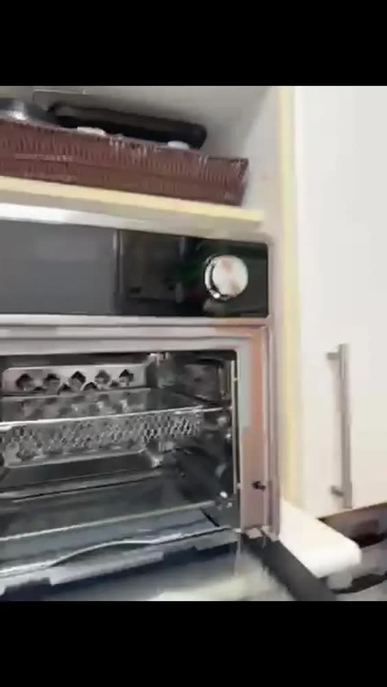foto de Forno Fryer Dako Inox 2 Em 1 Com Painel Digital 15 Litros 24 Funções e 1600W 220V