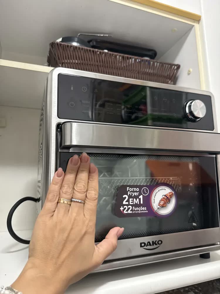 foto de Forno Fryer Dako Inox 2 Em 1 Com Painel Digital 15 Litros 24 Funções e 1600W 220V