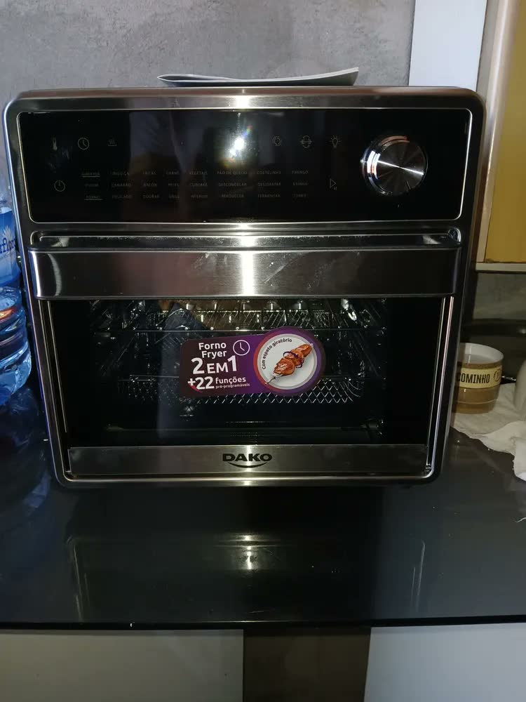 foto de Forno Fryer Dako Inox 2 Em 1 Com Painel Digital 15 Litros 24 Funções e 1600W 220V