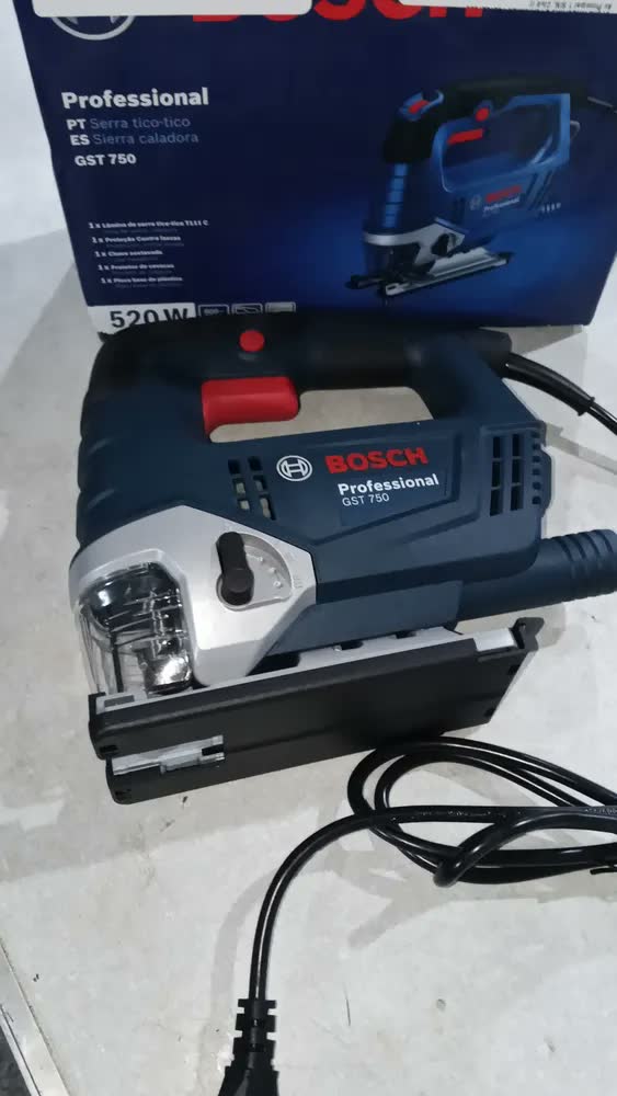 foto de Serra Tico Tico Profissional 520w Gst 750 Bosch Lâmina