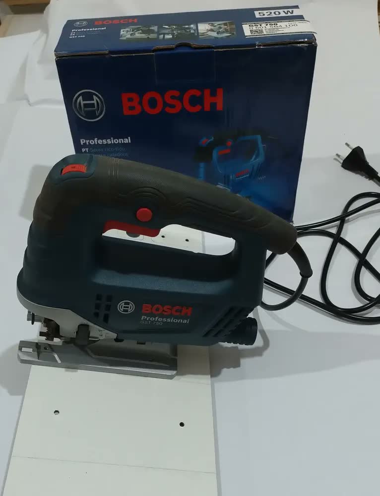foto de Serra Tico Tico Profissional 520w Gst 750 Bosch Lâmina