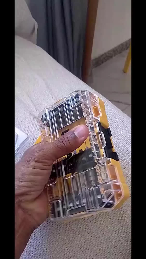 foto de Jogo de Bits com Maleta Dewalt, Modelo DW2162, Ideal para Furadeiras e Parafusadeiras, com 29 Peças