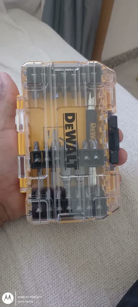 foto de Jogo de Bits com Maleta Dewalt, Modelo DW2162, Ideal para Furadeiras e Parafusadeiras, com 29 Peças
