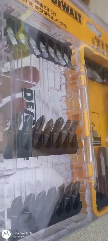 foto de Jogo de Bits com Maleta Dewalt, Modelo DW2162, Ideal para Furadeiras e Parafusadeiras, com 29 Peças