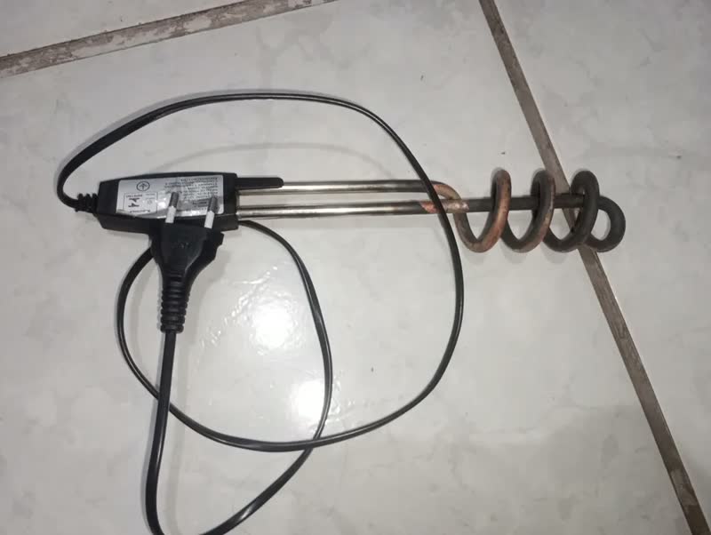 foto de Ebulidor Elétrico Rabo Quente 1000w Aquecedor Rápido Água