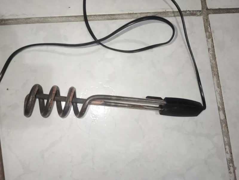 foto de Ebulidor Elétrico Rabo Quente 1000w Aquecedor Rápido Água