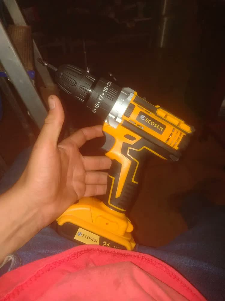 foto de Ecosen Parafusadeira Furadeira Sem Fio 8Ah Bateria Duas Baterias Amarela 60hz