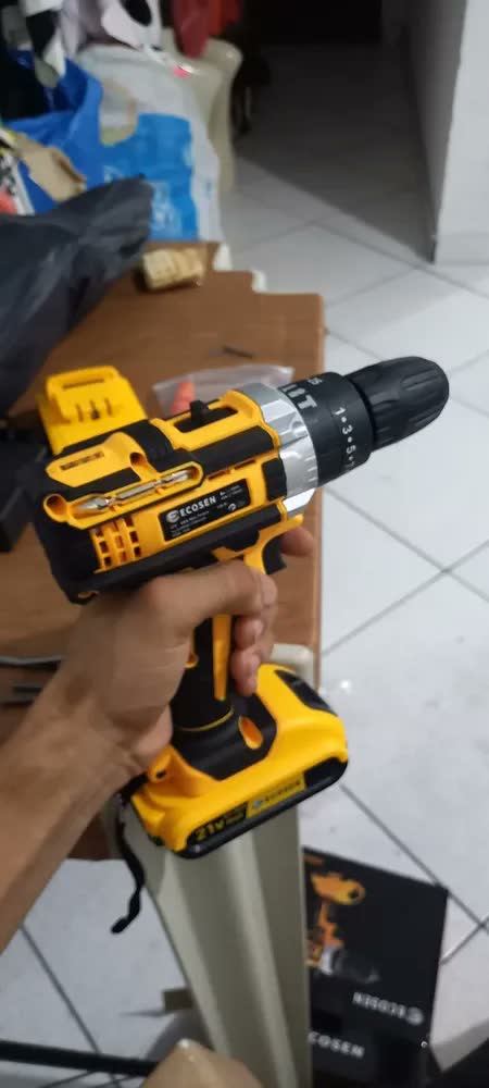 foto de Ecosen Parafusadeira Furadeira Sem Fio 8Ah Bateria Duas Baterias Amarela 60hz