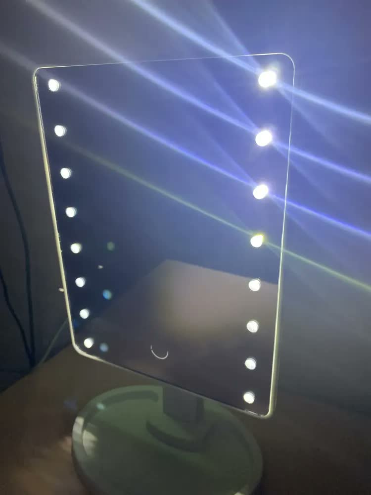 foto de Espelho Para Maquiagem Luz Led Usb E Pilhas De Mesa Portátil