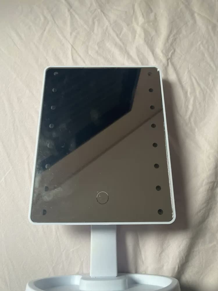foto de Espelho Para Maquiagem Luz Led Usb E Pilhas De Mesa Portátil
