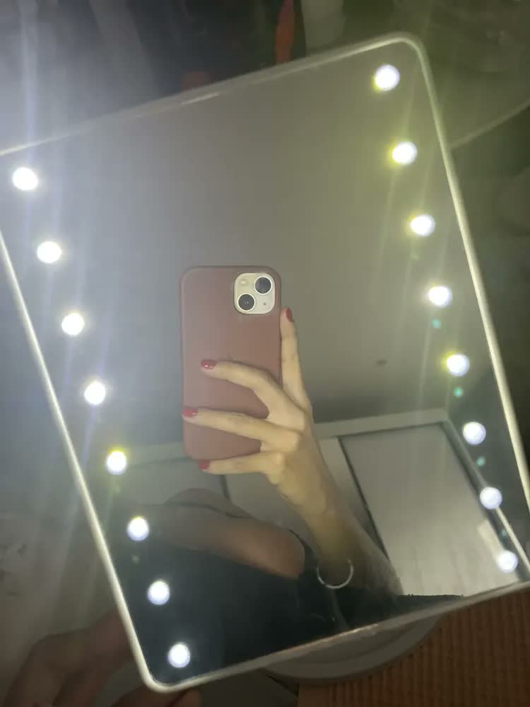 foto de Espelho Para Maquiagem Luz Led Usb E Pilhas De Mesa Portátil