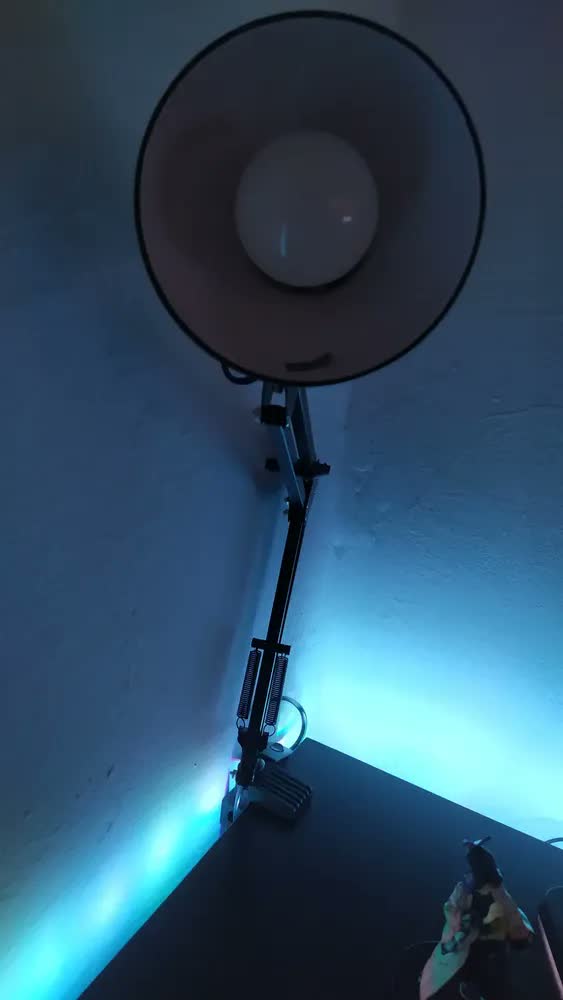 foto de Luminária Mesa 2x1 Pixar Abajur Base Garra + 1 Lâmpada Led