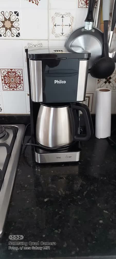 foto de Cafeteira Philco Pcf40c Inox 40 Cafezinhos 1,6l 950w Cor Preto
