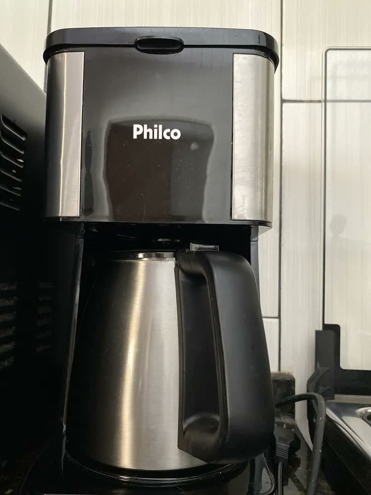 foto de Cafeteira Philco Pcf40c Inox 40 Cafezinhos 1,6l 950w Cor Preto