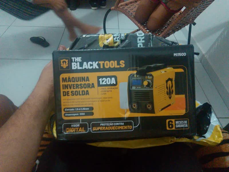 foto de Máquina Inversora De Solda Mma Mi150d 120a Com Eletrodo E Óculos The Black Tools