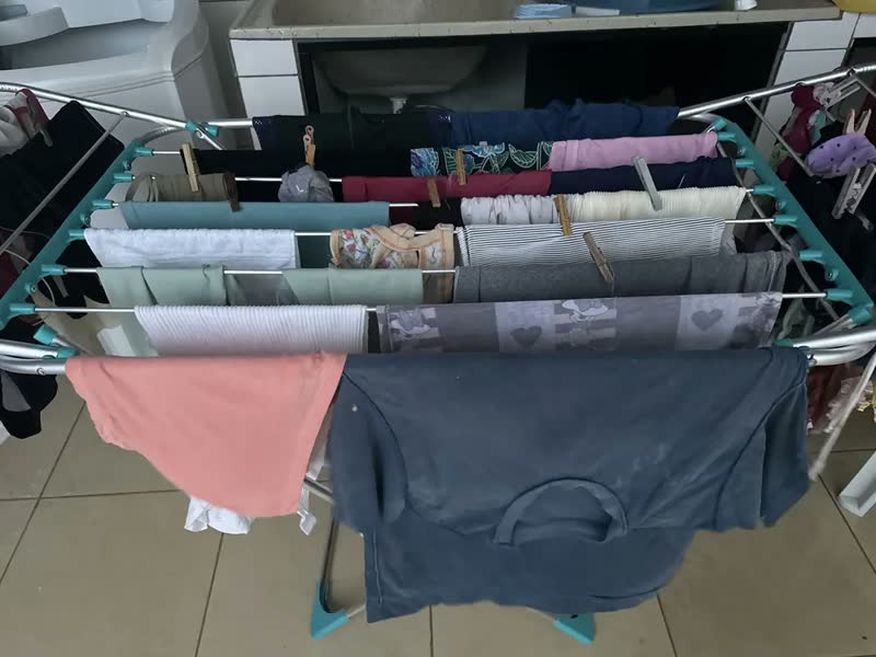 foto de Varal Chão Alumínio Reforçado Com Abas Retrátil Grande Cor Ciano