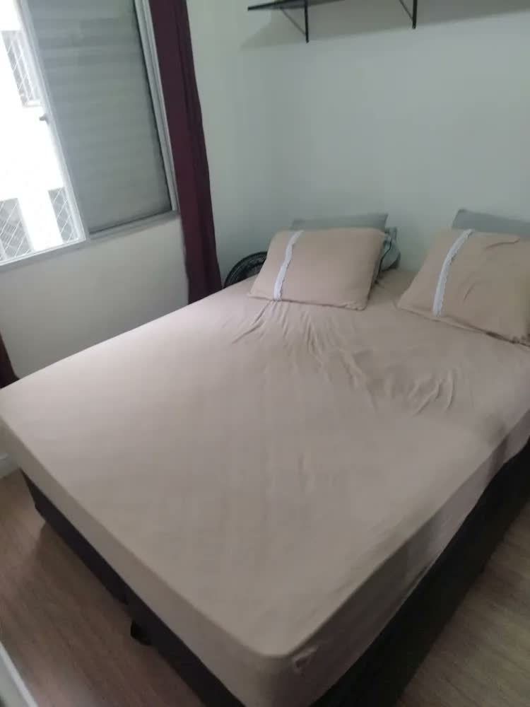 foto de Jogo Lençol De Cama Queen 3 Peças Liso Elástico Barato