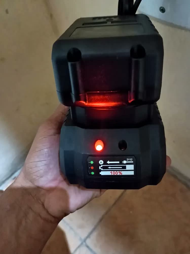 foto de Martelete Rompedor Rotativo De Impacto A Bateria 21V 1400 Rpm 4800 Ipm Cor Amarelo The Black Tools