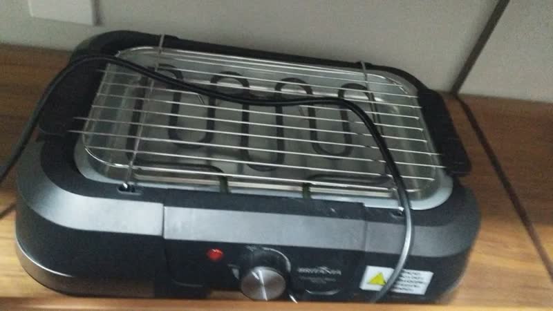 foto de Churrasqueira Elétrica Britânia 1500w Menos Fumaça Bcq10a Cor Preto