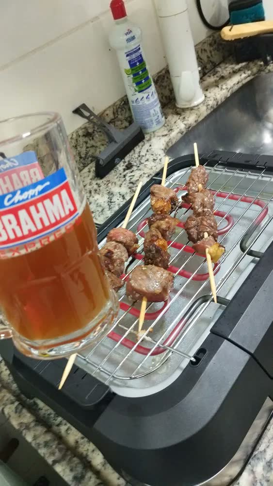 foto de Churrasqueira Elétrica Britânia 1500w Menos Fumaça Bcq10a Cor Preto