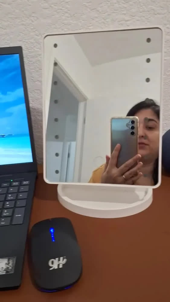 foto de Espelho Maquiagem Mesa Luz Led Iluminado Portatil Quadrado Moldura Branco