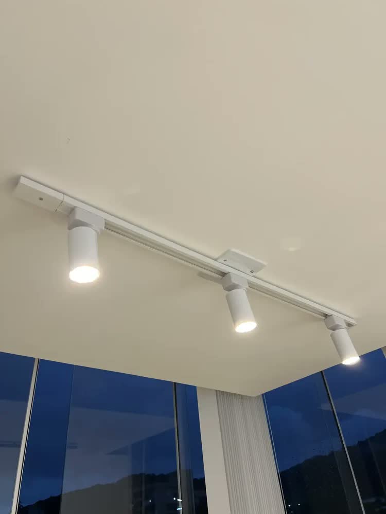 foto de kit Trilho Eletrificado Click 1m + 3 Spots 5w 3000k Branco Quente Bivolt Preto Cod: ALUT001667 Alut By Avant