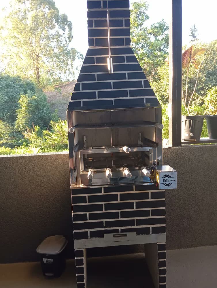 foto de Churrasqueira Grill 100% Inox 4 Espetos Mais Acessórios L4