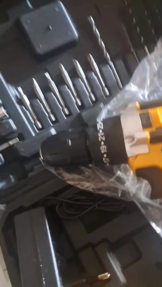 foto de Parafusadeira Furadeira Sem Fio 48v 2 Baterias 340w C/brocas Amarelo E Preto