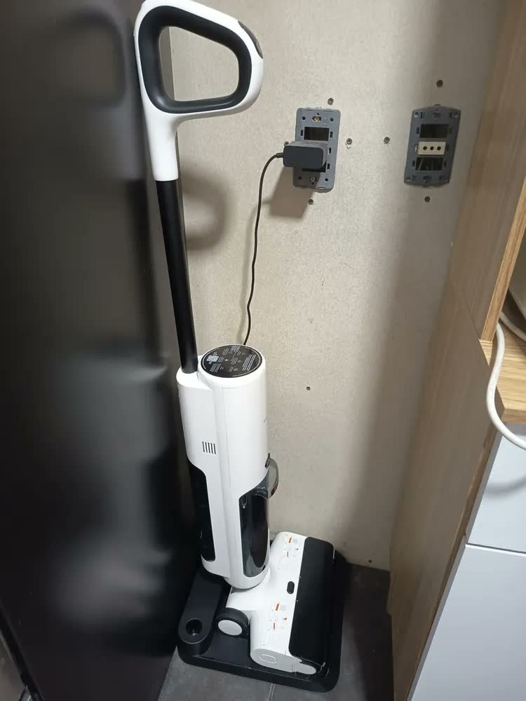 foto de Aspirador de pó seco e úmido Xiaomi W20 200w com capacidade 780ml