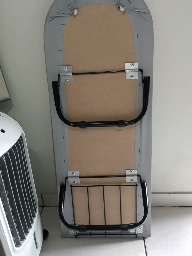 foto de Tabua Passar Roupa Na Cama Dobrável Portátil Com Porta Ferro