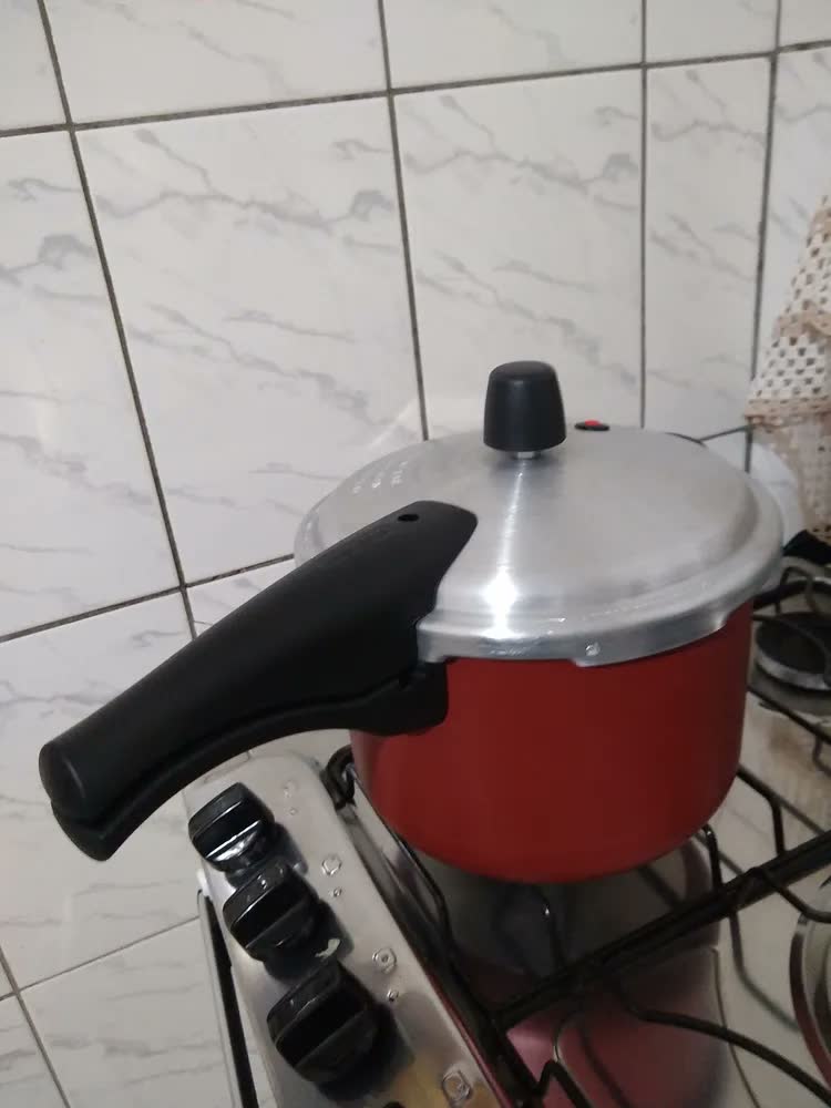 foto de Panela De Pressão 4,5l Tramontina Vancouver Effect 20591-720 Cor Vermelho