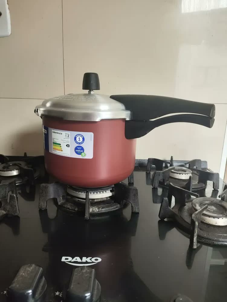 foto de Panela De Pressão 4,5l Tramontina Vancouver Effect 20591-720 Cor Vermelho