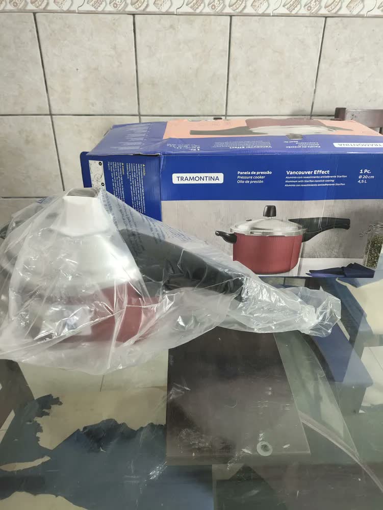 foto de Panela De Pressão 4,5l Tramontina Vancouver Effect 20591-720 Cor Vermelho
