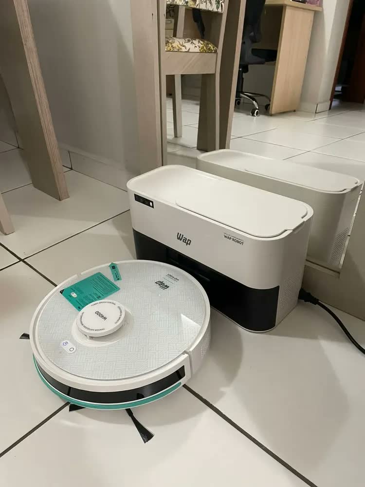 foto de Robô Aspirador de Pó WAP ROBOT W4000 - Estação Autolimpante, Mapeamento LDS 360°, Passa Pano com MOP Giratório
