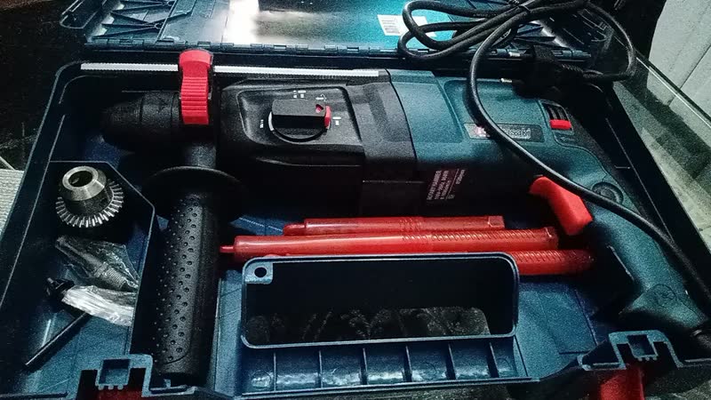 foto de Martelete Rotativo Rompedor 5kg 960w Furadeira De Impacto Cor Azul Frequência 50/60hz