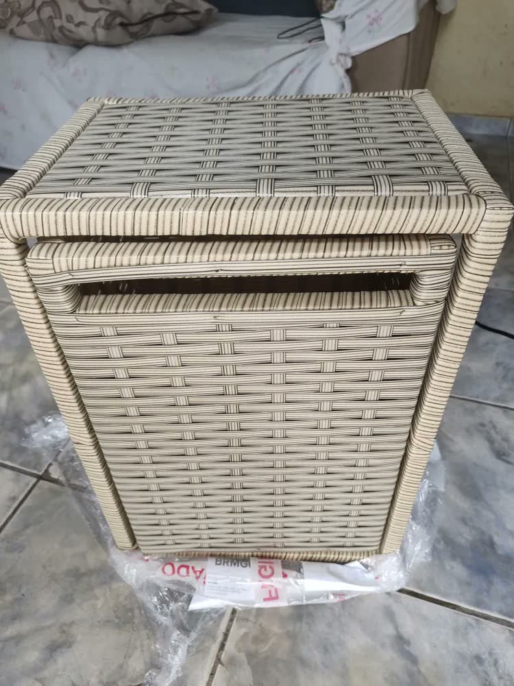 foto de Cesto Basculante Roupa Suja Alça Fibra Sintética Gaveta