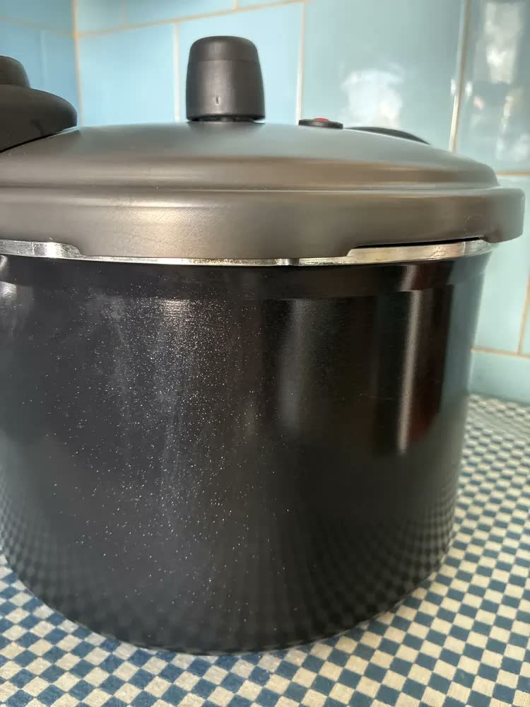 foto de Panela De Pressão Tramontina 7l Cerâmica Valência Black