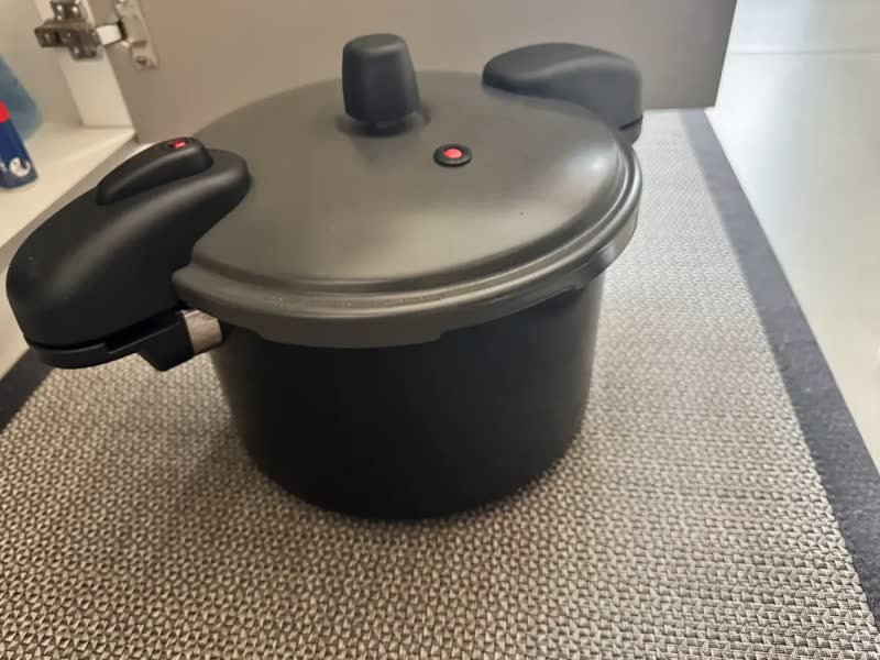 foto de Panela De Pressão Tramontina 7l Cerâmica Valência Black