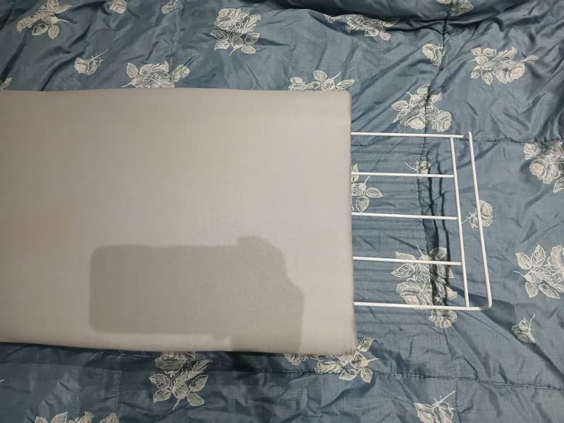 foto de Tabua Portátil Pequena Dobrável De Mesa Cama Tecido Térmico